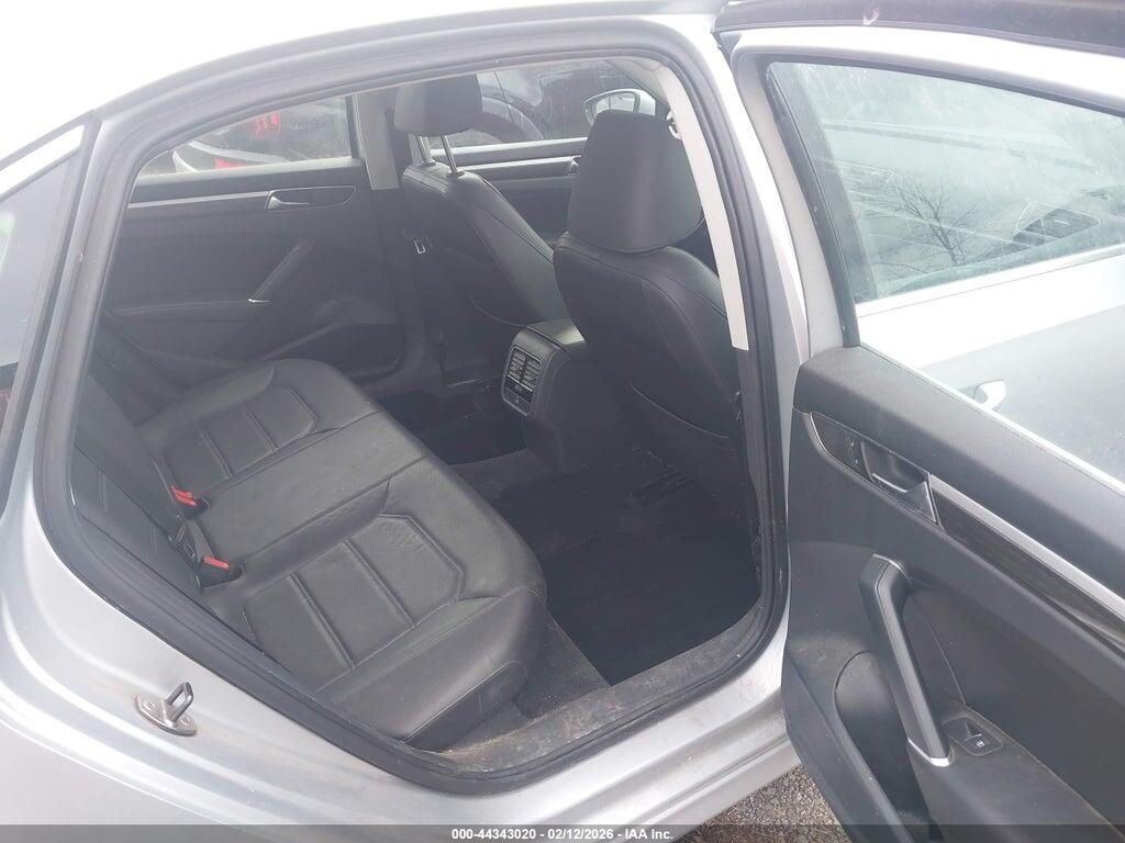 1VWBT7A32HC077039 2017 VOLKSWAGEN PASSAT photo no. 8