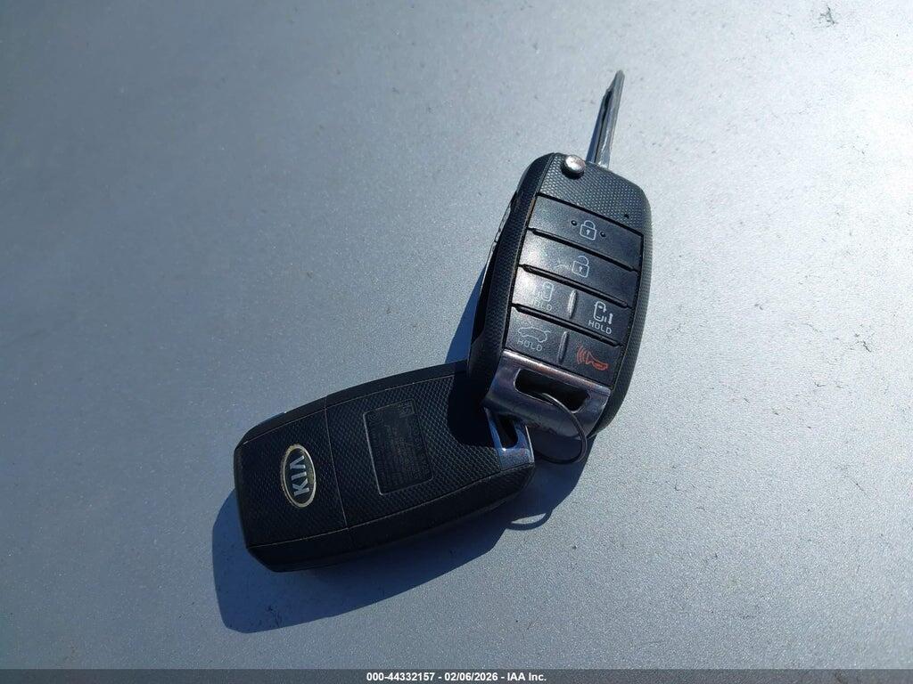 KNDMB5C13G6116409 2016 KIA SEDONA photo no. 11