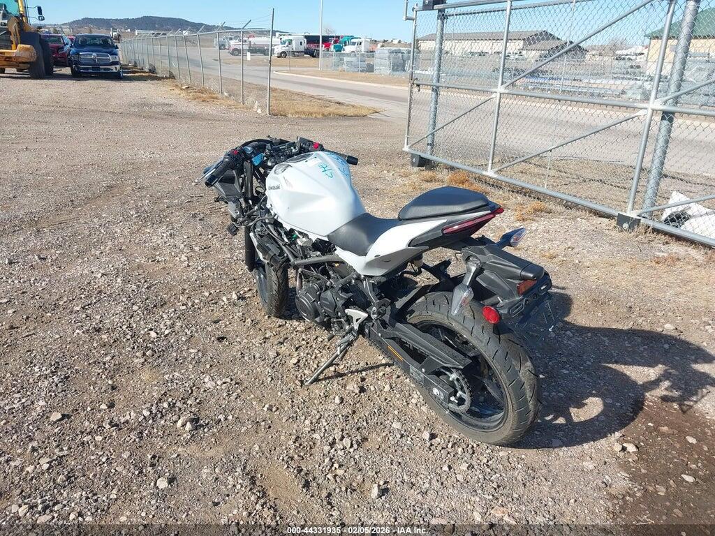 ML5EXGH15SDA68505 2025 KAWASAKI EX500 photo no. 3