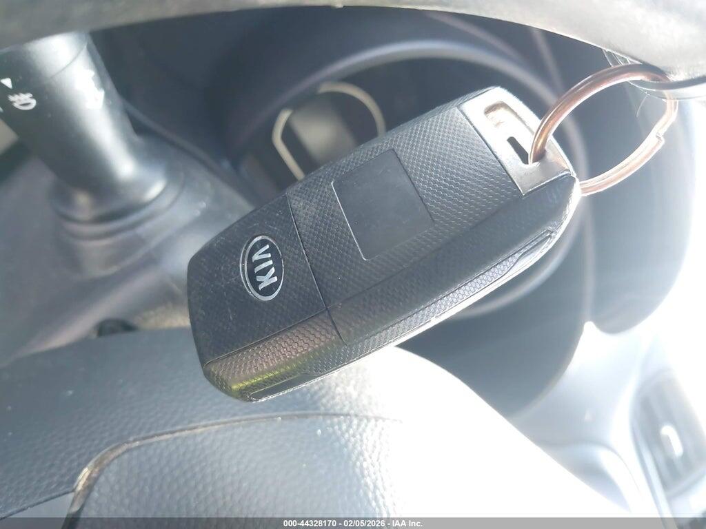 KNDJP3A53G7825740 2016 KIA SOUL photo no. 11