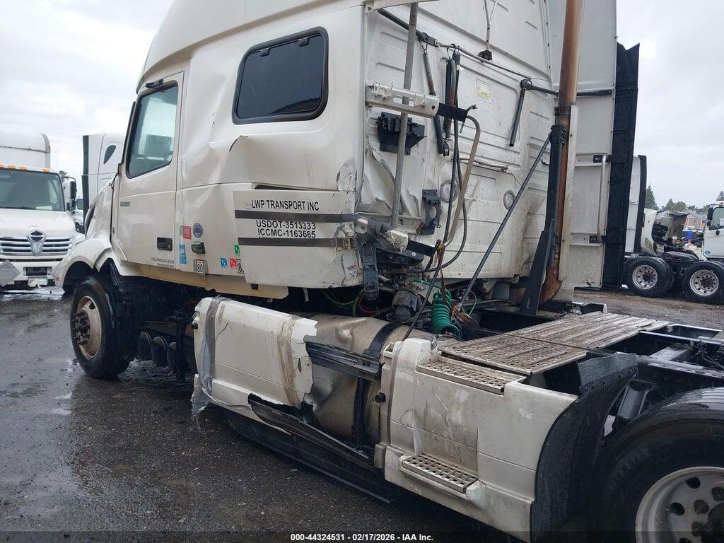 4V4NC9EH2NN292507 2022 VOLVO VNL photo no. 11