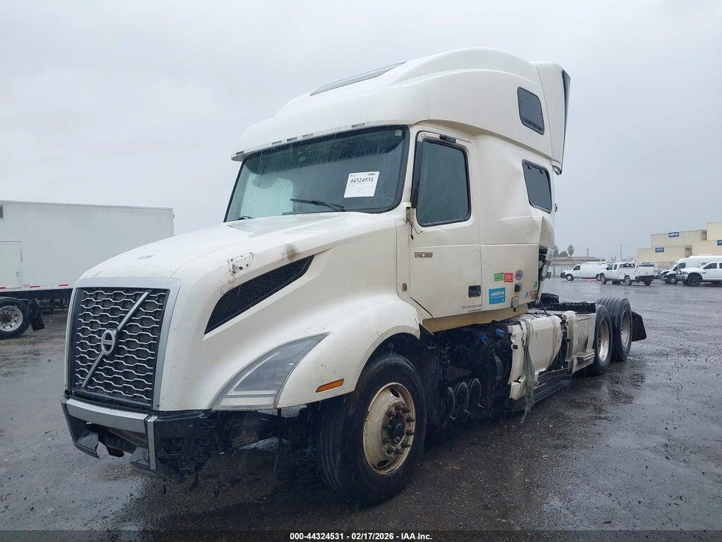 4V4NC9EH2NN292507 2022 VOLVO VNL photo no. 2