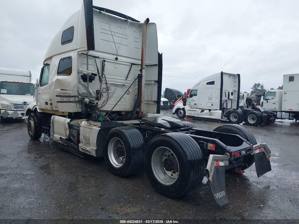 4V4NC9EH2NN292507 2022 VOLVO VNL photo no. 3