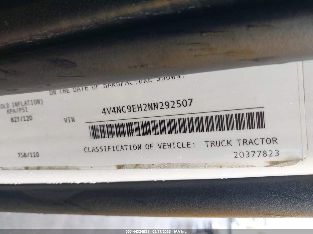 4V4NC9EH2NN292507 2022 VOLVO VNL photo no. 8