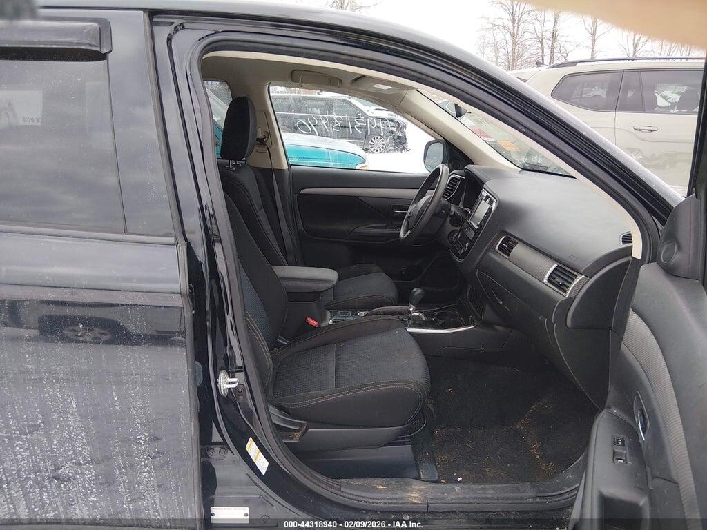 JA4AZ3A37JJ006372 2018 MITSUBISHI OUTLANDER photo no. 5
