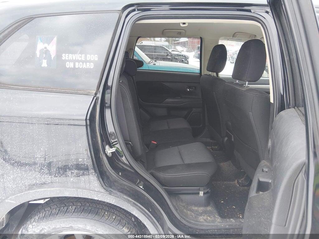 JA4AZ3A37JJ006372 2018 MITSUBISHI OUTLANDER photo no. 8