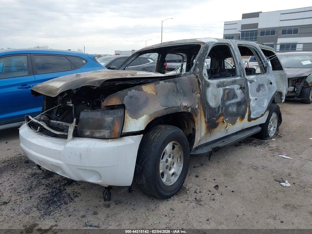 1GNSKAE06DR300958 2013 CHEVROLET TAHOE photo no. 2