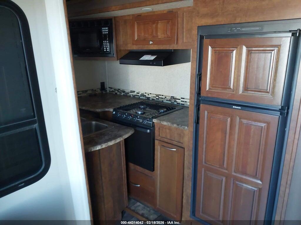 5ZT3CHYB0EA310030 2014 FOREST RIVER CHAPARRAL 328 RES 5TH WHEEL TRVL TRAILER photo no. 11