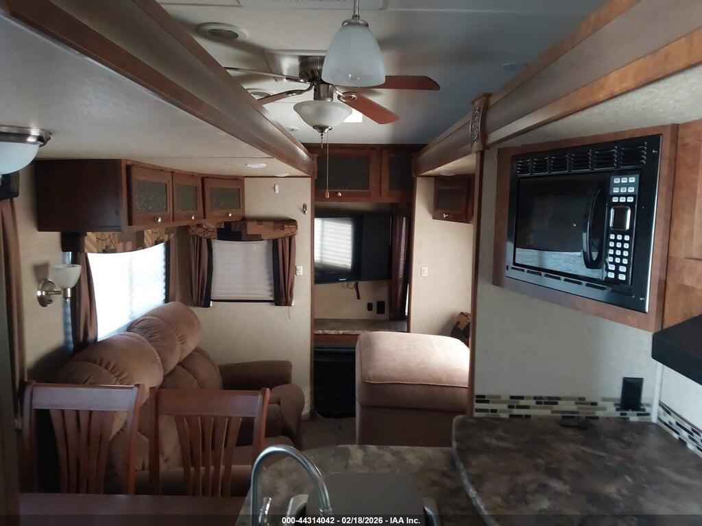 5ZT3CHYB0EA310030 2014 FOREST RIVER CHAPARRAL 328 RES 5TH WHEEL TRVL TRAILER photo no. 5