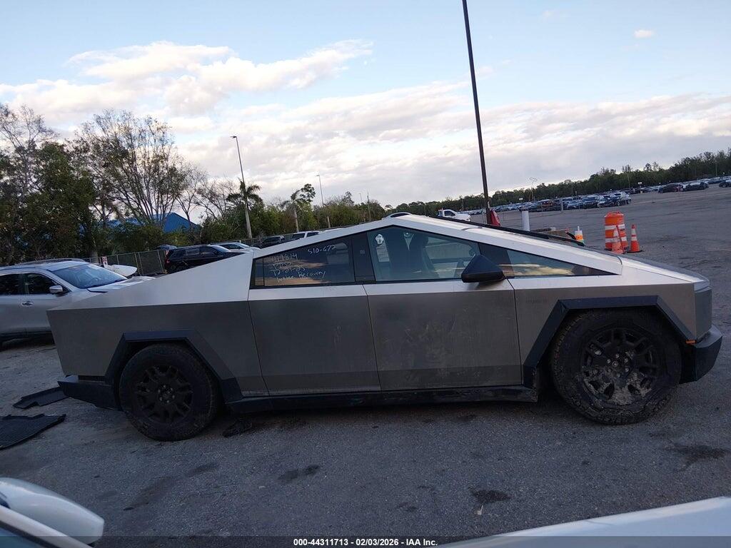 7G2CEHEE1RA035317 2024 TESLA CYBERTRUCK photo no. 12