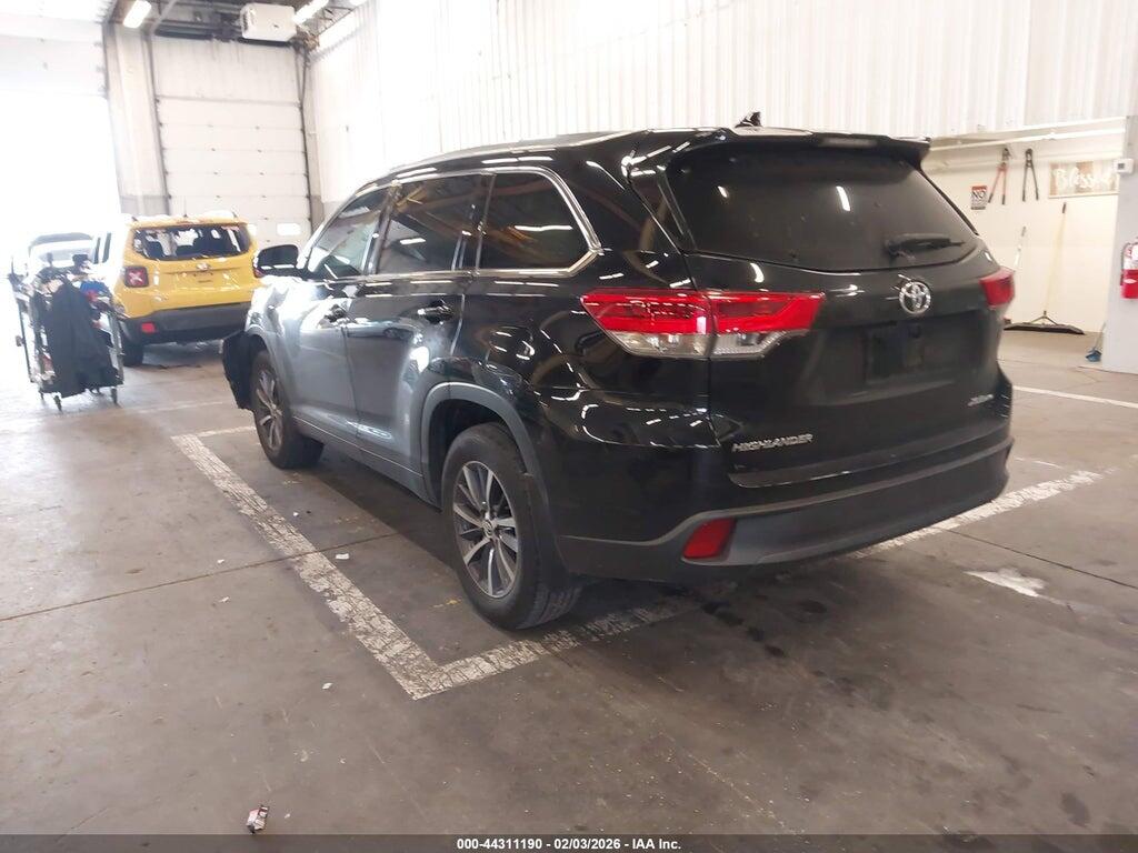 5TDJZRFH1JS828083 2018 TOYOTA HIGHLANDER photo no. 3