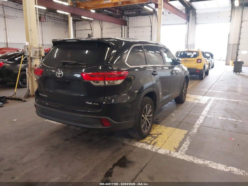 5TDJZRFH1JS828083 2018 TOYOTA HIGHLANDER photo no. 4