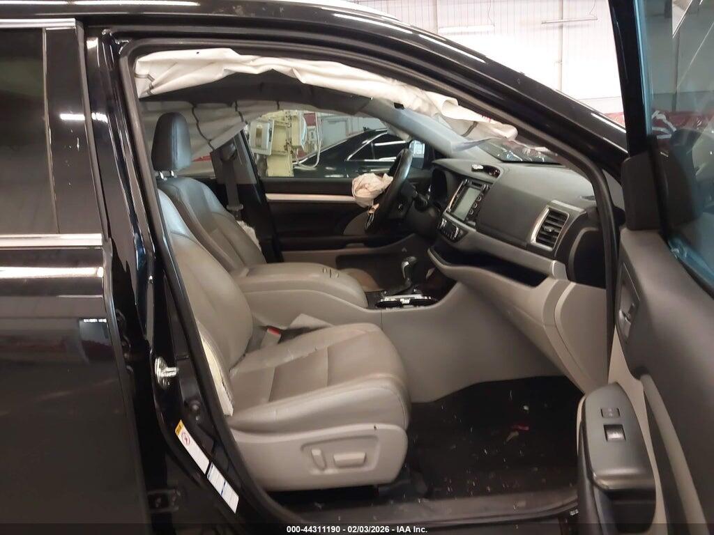 5TDJZRFH1JS828083 2018 TOYOTA HIGHLANDER photo no. 5