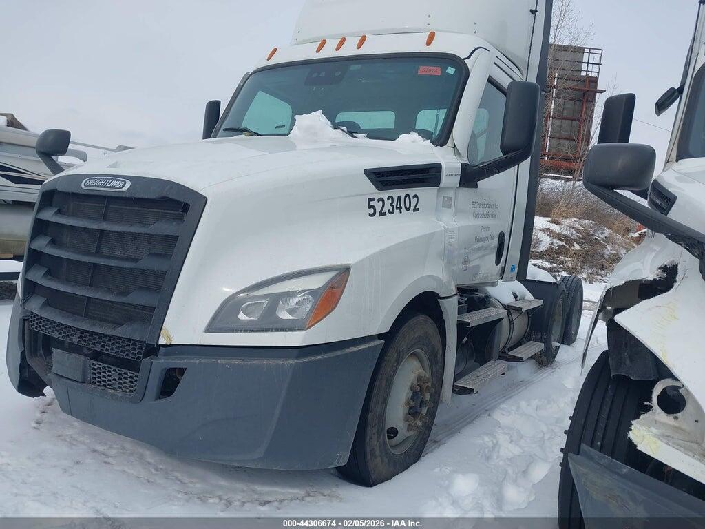 1FUGHLDV5NLMZ5017 2022 FREIGHTLINER NEW CASCADIA 126 photo no. 2
