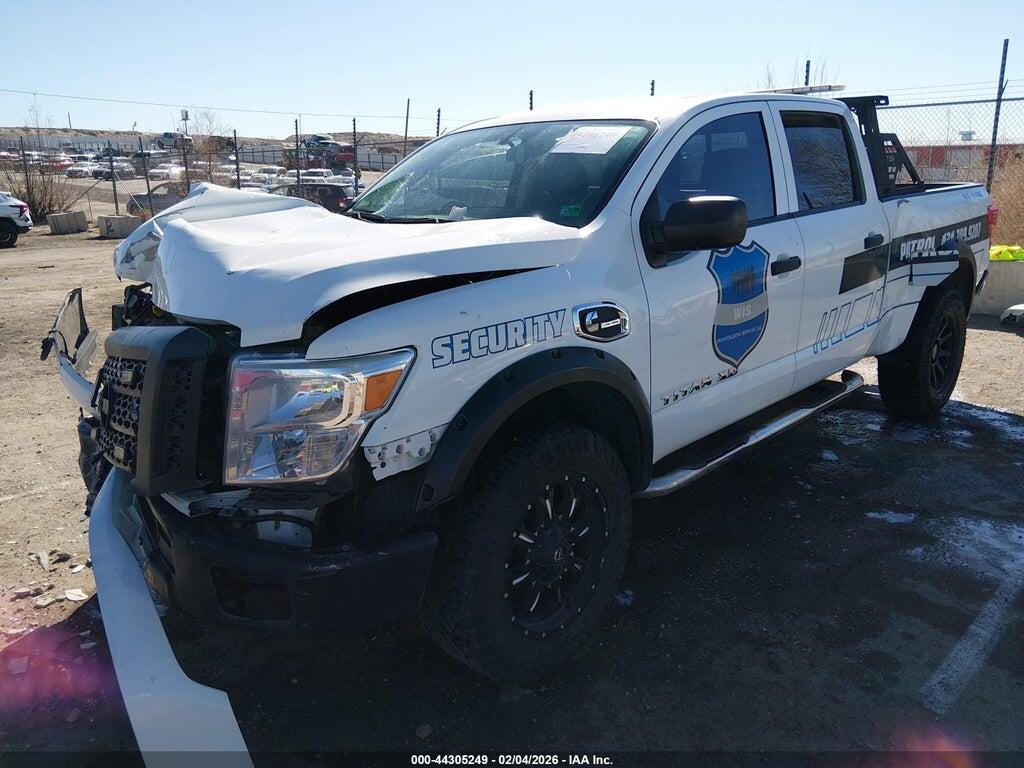 1N6BA1F32HN571773 2017 NISSAN TITAN XD photo no. 2