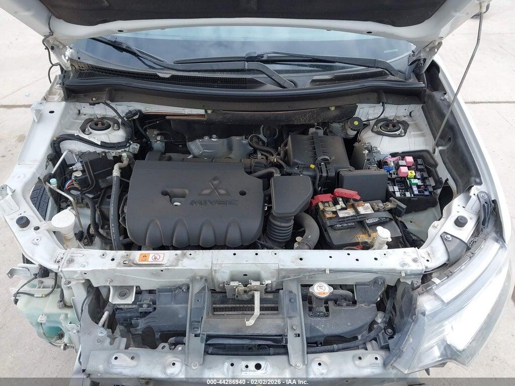 JA4AD3A30HZ028840 2017 MITSUBISHI OUTLANDER photo no. 10