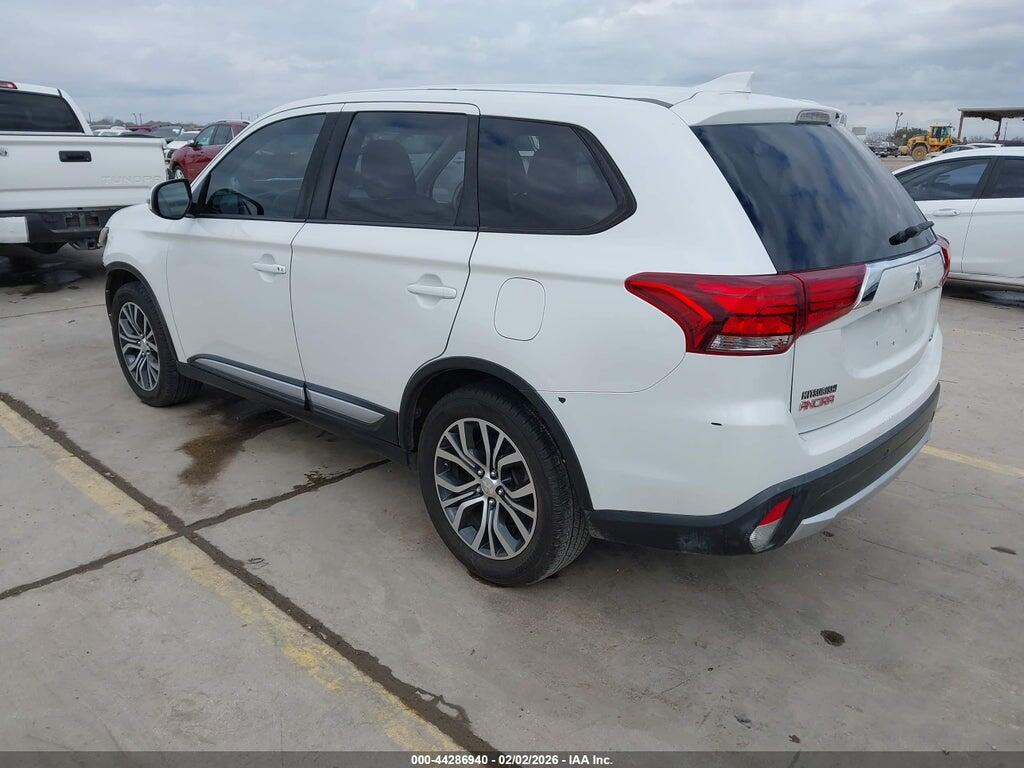 JA4AD3A30HZ028840 2017 MITSUBISHI OUTLANDER photo no. 3