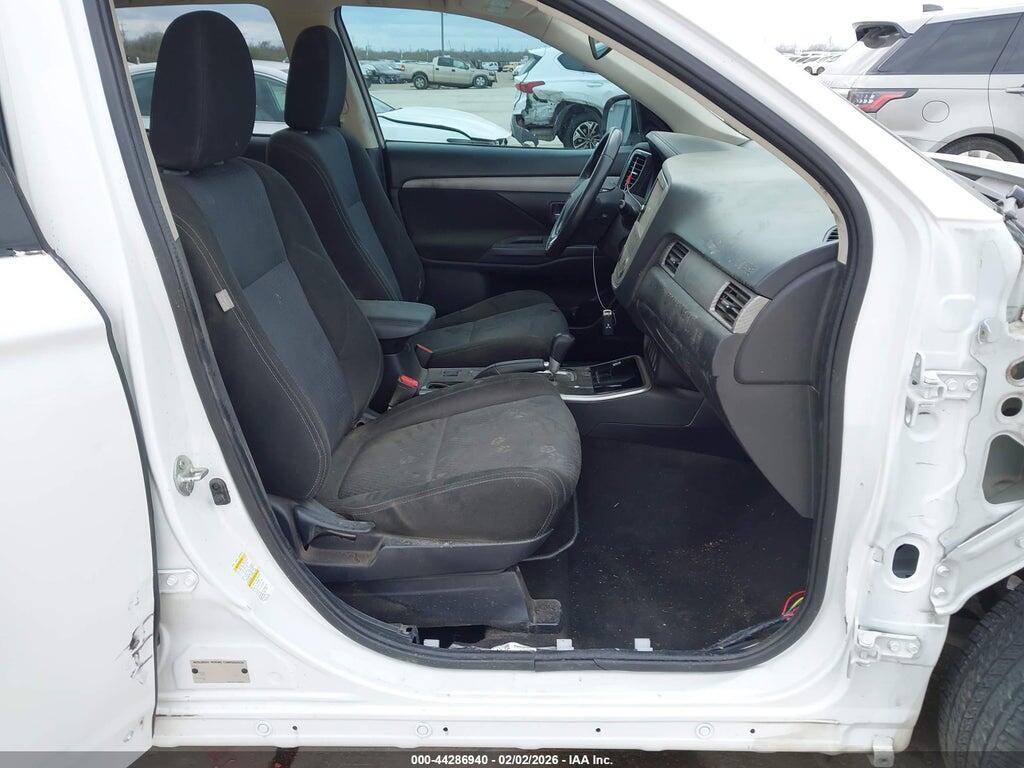 JA4AD3A30HZ028840 2017 MITSUBISHI OUTLANDER photo no. 5
