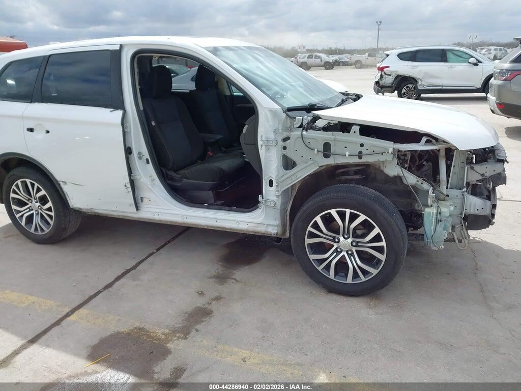 JA4AD3A30HZ028840 2017 MITSUBISHI OUTLANDER photo no. 6
