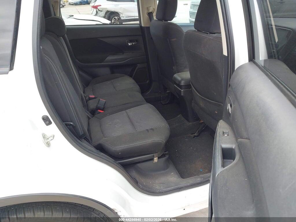 JA4AD3A30HZ028840 2017 MITSUBISHI OUTLANDER photo no. 8