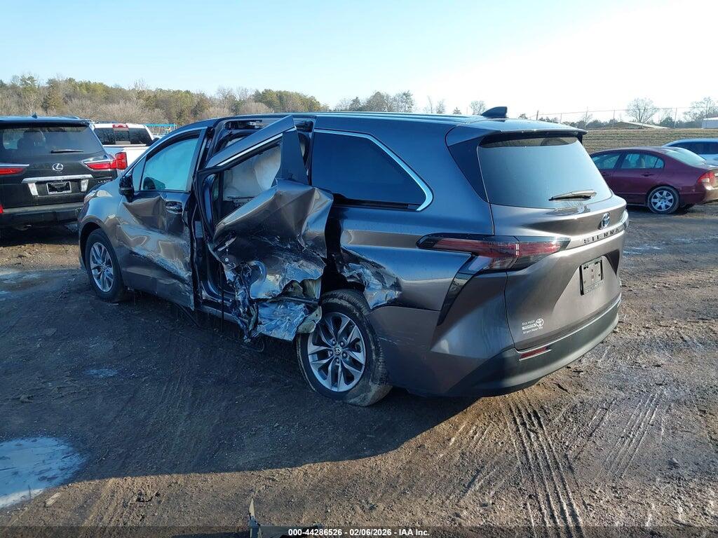 5TDKRKEC2PS174740 2023 TOYOTA SIENNA photo no. 3