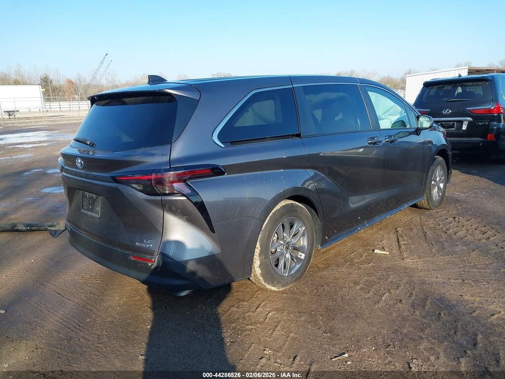 5TDKRKEC2PS174740 2023 TOYOTA SIENNA photo no. 4