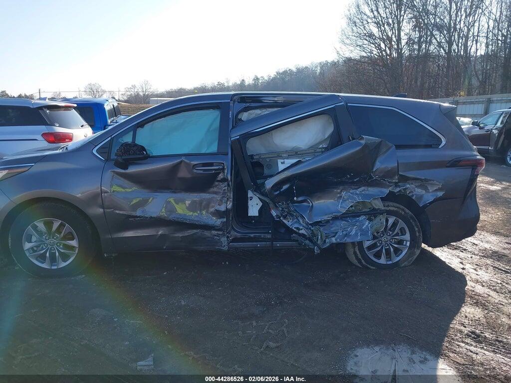 5TDKRKEC2PS174740 2023 TOYOTA SIENNA photo no. 6