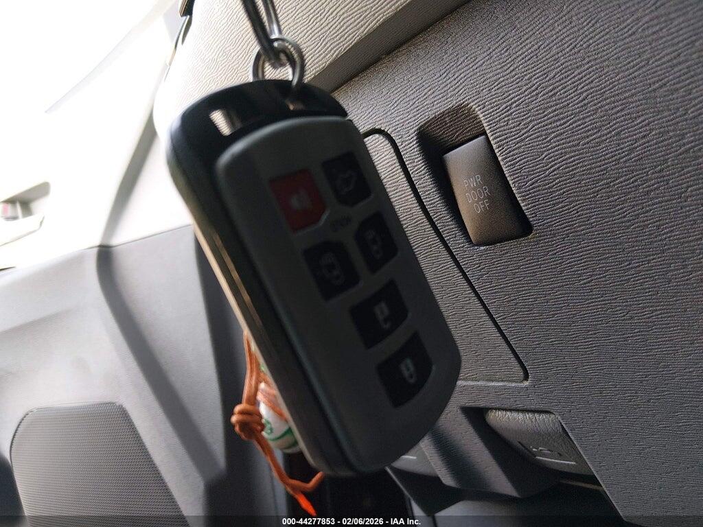 5TDYK3DC4DS367554 2013 TOYOTA SIENNA photo no. 11