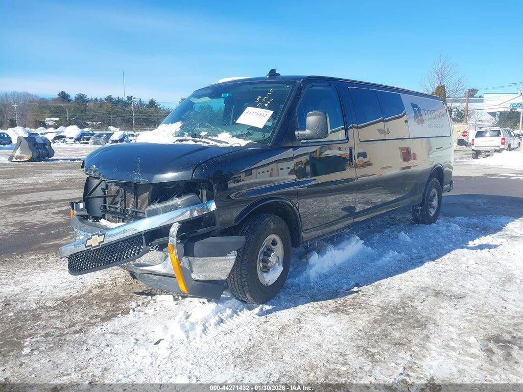 1GAZGPFG2K1295978 2019 CHEVROLET EXPRESS 3500 photo no. 2