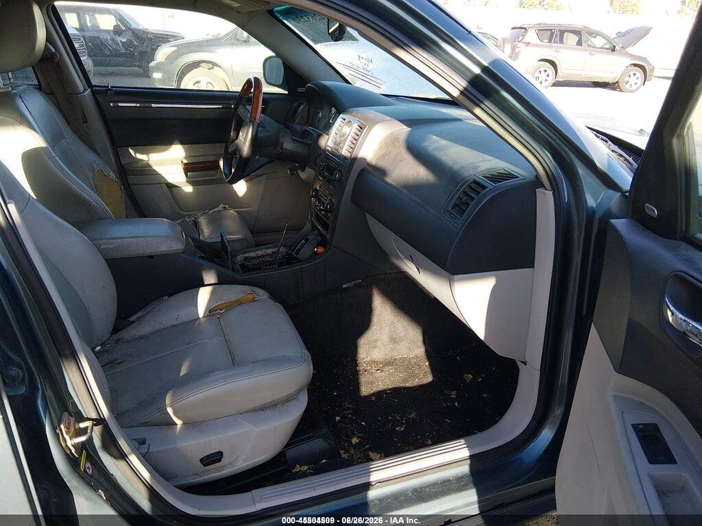 2C3AA53G35H665280 2005 CHRYSLER 300 photo no. 5