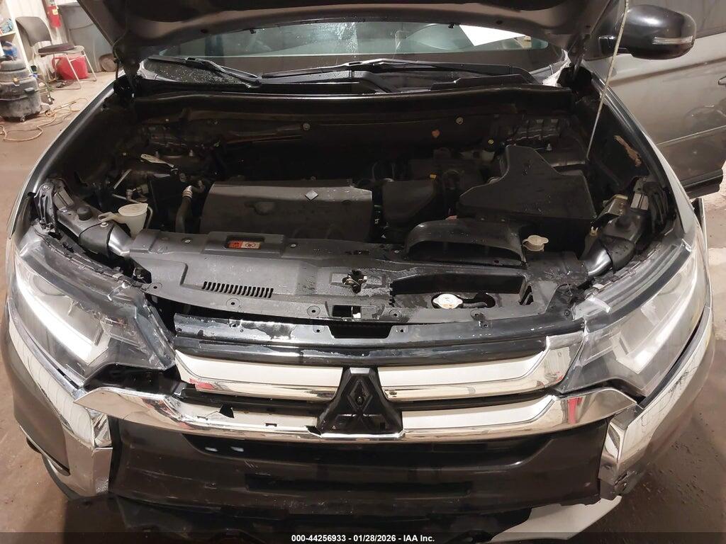 JA4AZ3A36JZ046542 2018 MITSUBISHI OUTLANDER photo no. 10
