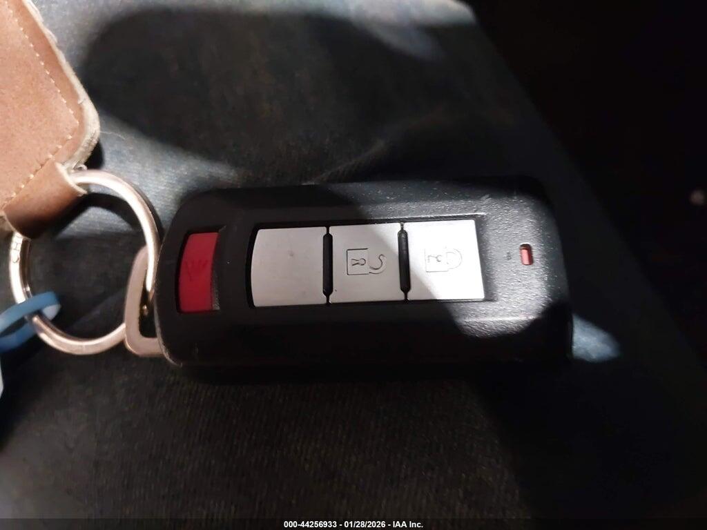 JA4AZ3A36JZ046542 2018 MITSUBISHI OUTLANDER photo no. 11
