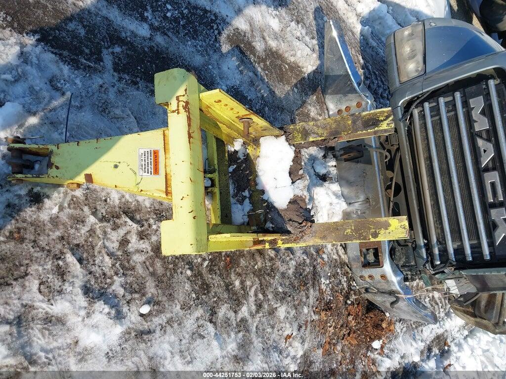 1M2AX09C5JM040402 2018 MACK GRANITE photo no. 11