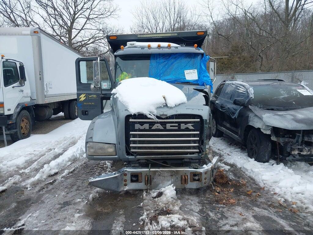 1M2AX09C5JM040402 2018 MACK GRANITE photo no. 12