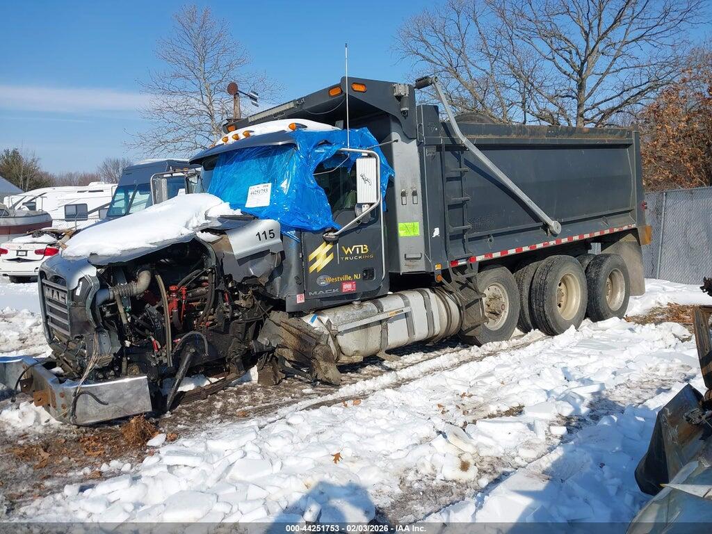 1M2AX09C5JM040402 2018 MACK GRANITE photo no. 2