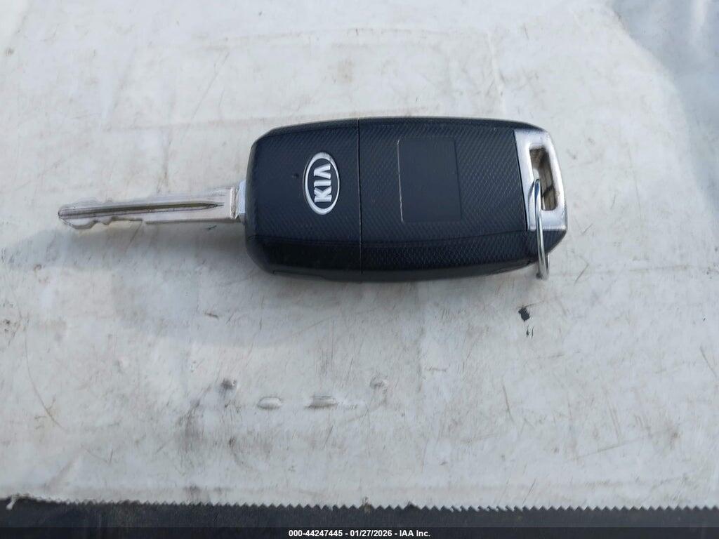 KNAFK5A86H5694923 2017 KIA FORTE photo no. 11