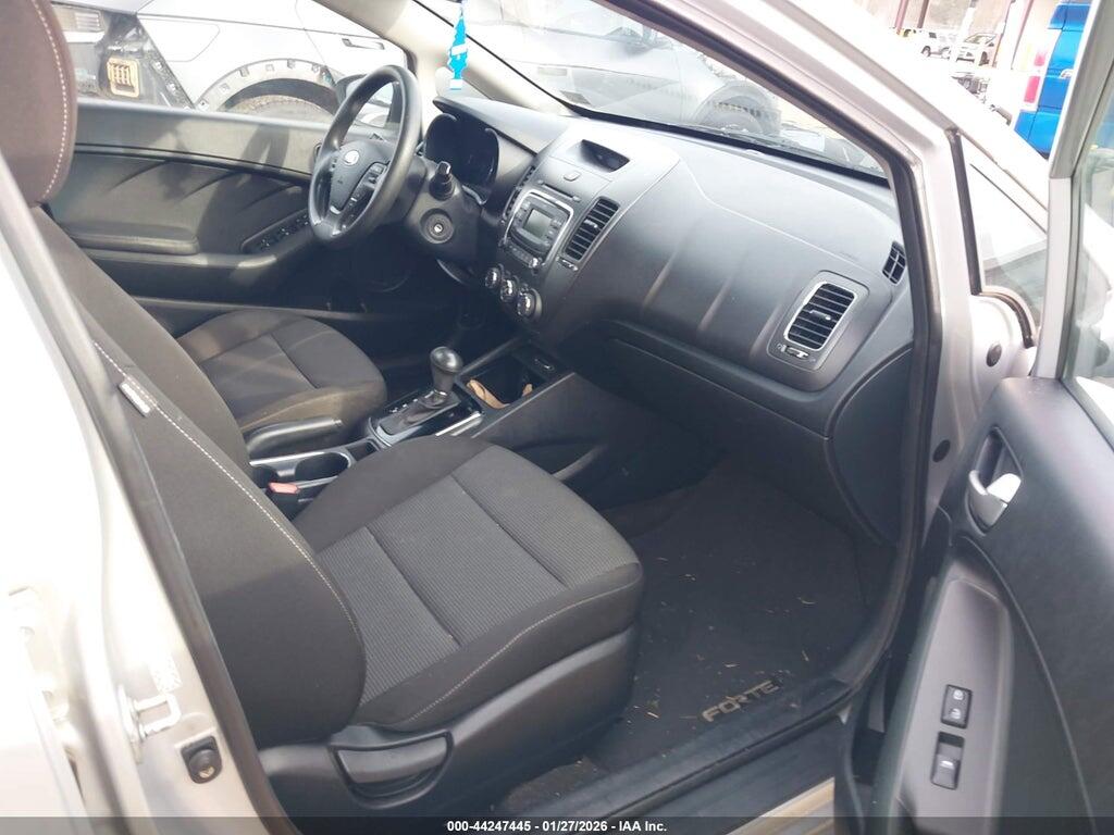 KNAFK5A86H5694923 2017 KIA FORTE photo no. 5