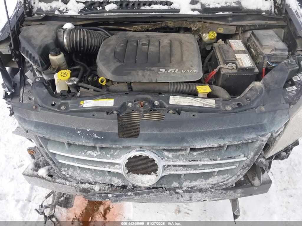 2V4RW3DG5BR695637 2011 VOLKSWAGEN ROUTAN photo no. 10
