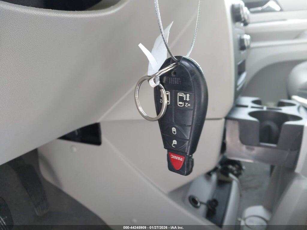 2V4RW3DG5BR695637 2011 VOLKSWAGEN ROUTAN photo no. 11