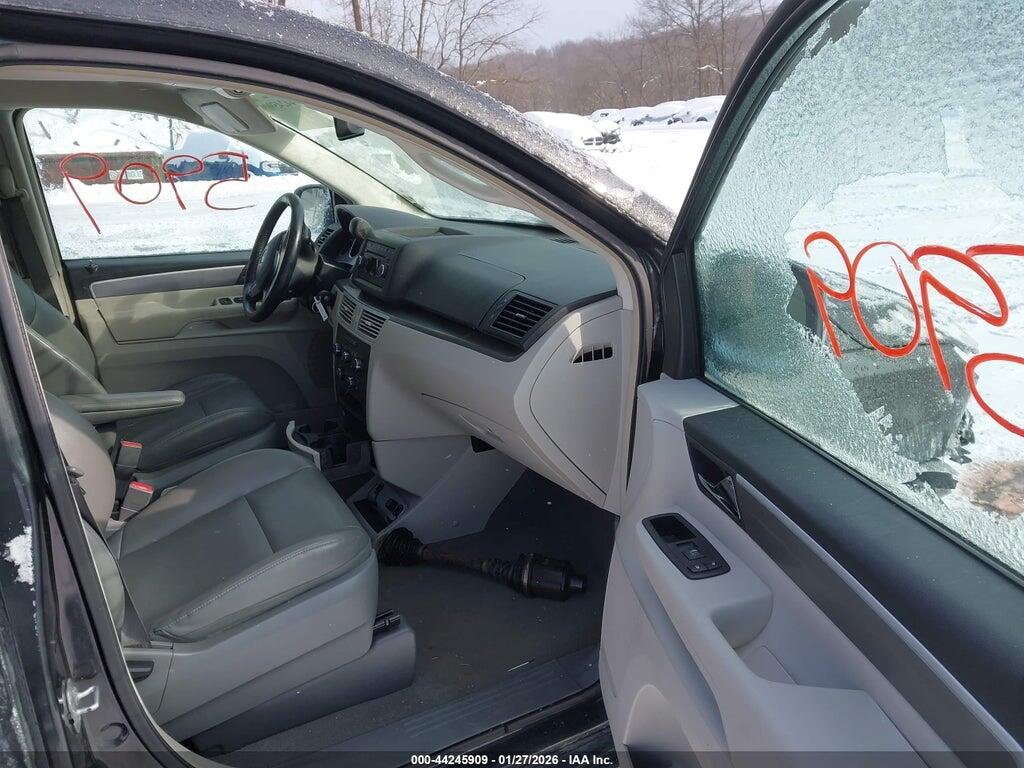 2V4RW3DG5BR695637 2011 VOLKSWAGEN ROUTAN photo no. 5