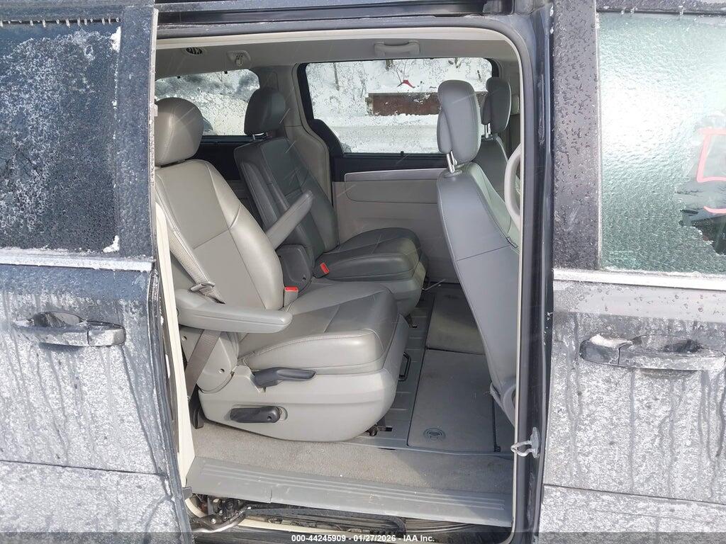 2V4RW3DG5BR695637 2011 VOLKSWAGEN ROUTAN photo no. 8