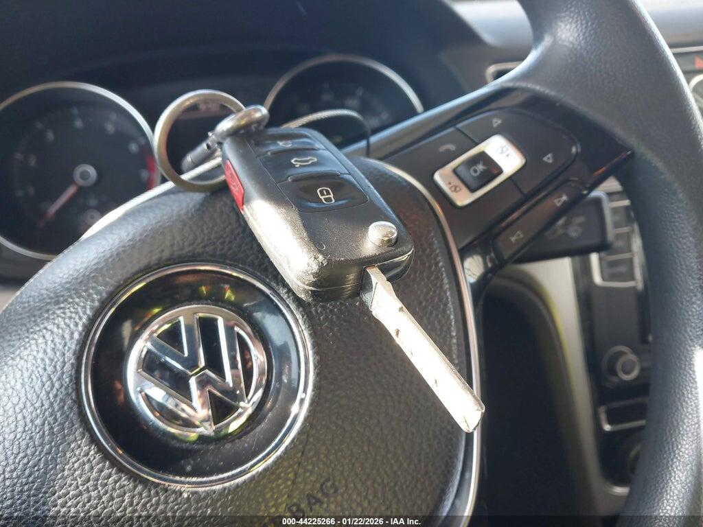 1VWAT7A39HC015214 2017 VOLKSWAGEN PASSAT photo no. 11