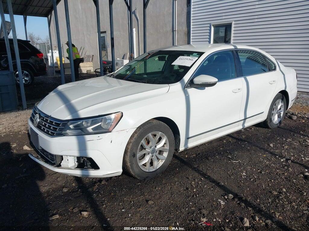 1VWAT7A39HC015214 2017 VOLKSWAGEN PASSAT photo no. 2