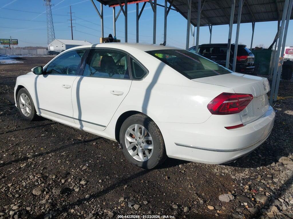 1VWAT7A39HC015214 2017 VOLKSWAGEN PASSAT photo no. 3