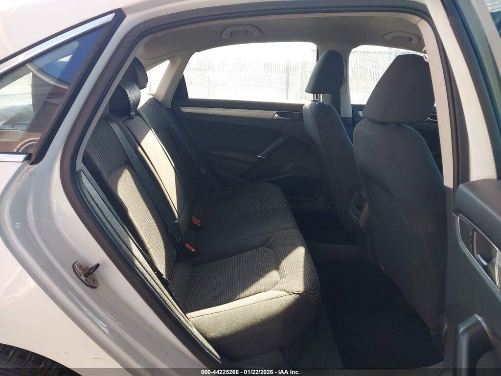 1VWAT7A39HC015214 2017 VOLKSWAGEN PASSAT photo no. 8