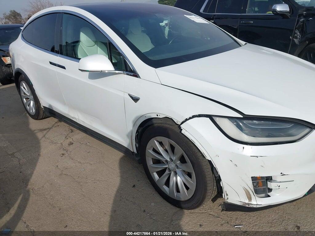 5YJXCBE25JF110637 2018 TESLA MODEL X photo no. 6