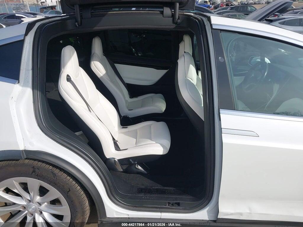 5YJXCBE25JF110637 2018 TESLA MODEL X photo no. 8