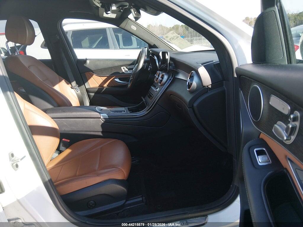 W1N0G8EB2NV374679 2022 MERCEDES-BENZ GLC 300 photo no. 5
