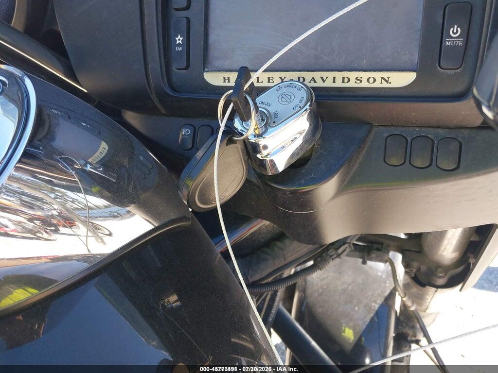 1HD1FCC10JB620733 2018 HARLEY-DAVIDSON FLHTCU photo no. 11