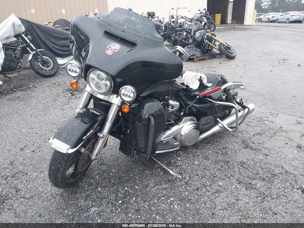 1HD1FCC10JB620733 2018 HARLEY-DAVIDSON FLHTCU photo no. 2